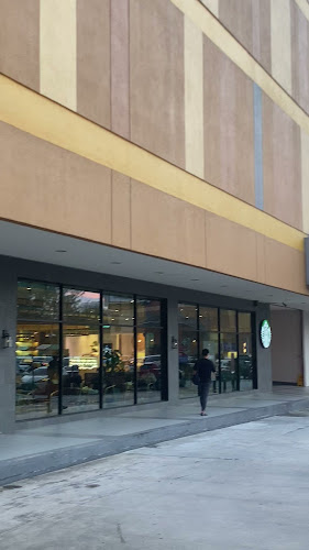 Starbucks 1 Utama New Wing - Gastronomi dan perhotelan
