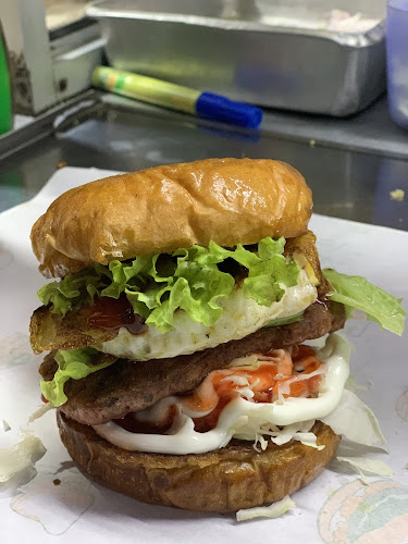 Mok burger station - Gastronomi dan perhotelan