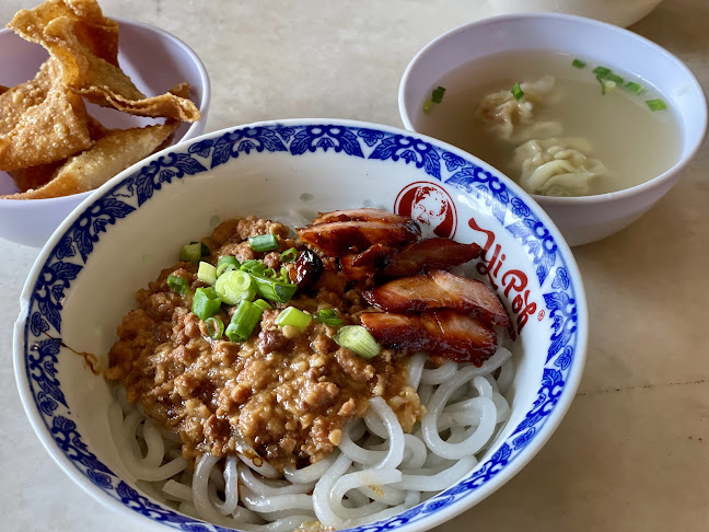 Yi Poh - Gastronomi dan perhotelan