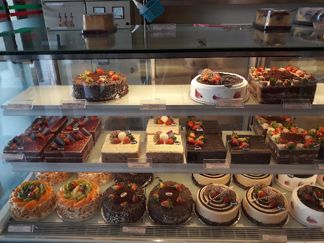 Opinii despre Kedai Kek Berry în Subang Jaya - Gastronomi dan perhotelan