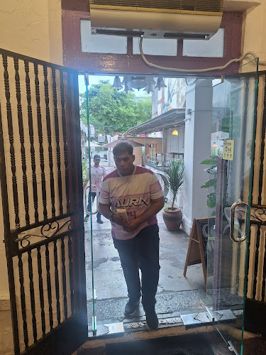 CAFE AURA RISE AND GRIND - Gastronomi dan perhotelan