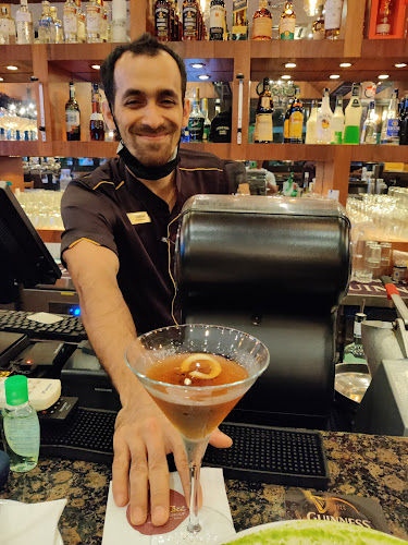 Rock Bottom Malacca - Gastronomi dan perhotelan