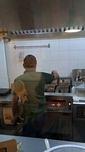 Nomms Pressure Fried Chicken - Gastronomi dan perhotelan