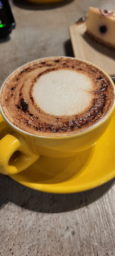 Madeleine Cafe & Patisserie - Gastronomi dan perhotelan