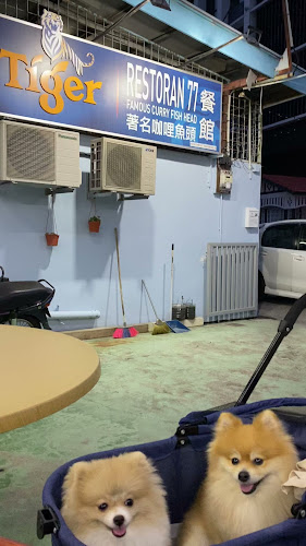 Restoran 77 (famous curry fish head)