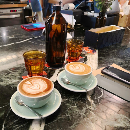 Opinii despre Common Man Coffee Roasters - Kuala Lumpur în Kuala Lumpur - Gastronomi dan perhotelan