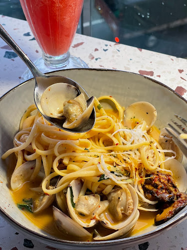 V88 Cafe & Bar Starhill - Gastronomi dan perhotelan