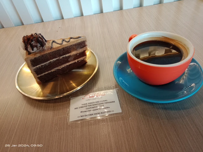 Madeleine Cafe & Patisserie - Gastronomi dan perhotelan