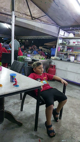 Opinii despre Gerai Lee Station Mulia Jaya (En Rosly Zakaria) în Ampang - Gastronomi dan perhotelan