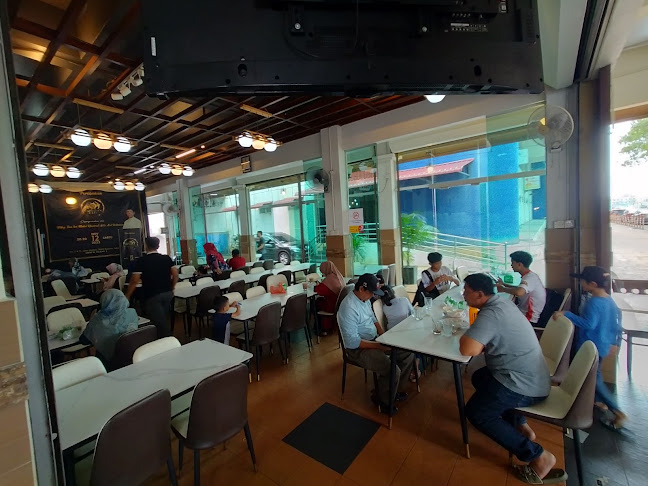 CAPTAIN’S CAFE, 11 & 12, Jalan Stadium, Pasar Besar Kuantan, 25000 Kuantan, Pahang