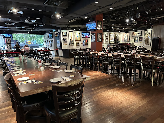 Hard Rock Cafe - Gastronomi dan perhotelan