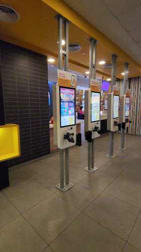 McDonald's Petrajaya DT - Gastronomi dan perhotelan