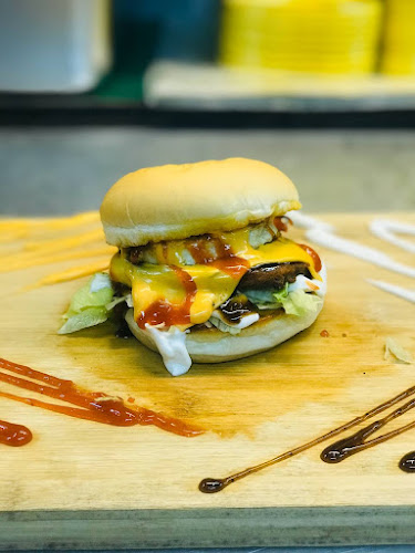 MUAZSS BURGER - TAMAN PELANGI - Gastronomi dan perhotelan