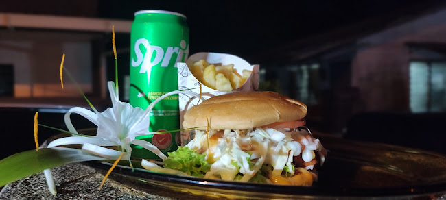 Opinii despre No 38 Kampung Tabuan Dayak Burger Stations în Kuching - Gastronomi dan perhotelan
