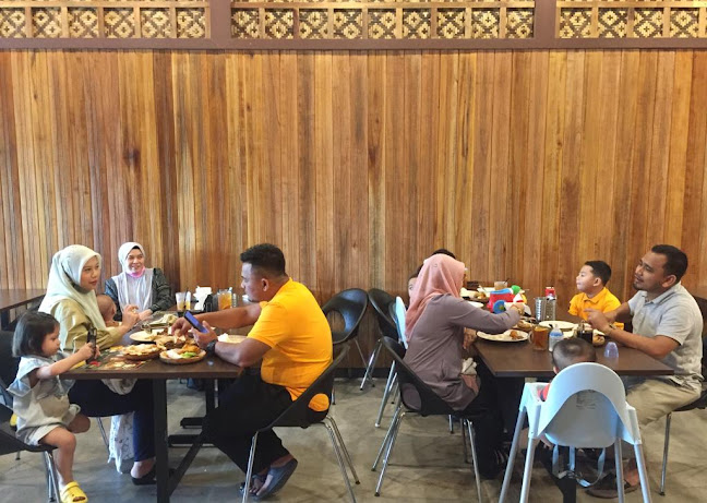 Ayam Penyet AP - Gastronomi dan perhotelan