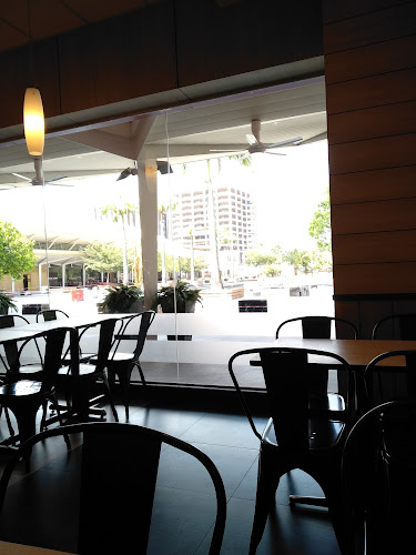 KFC Alamanda, Putrajaya - Gastronomi dan perhotelan