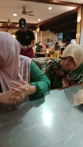 Din Tomyam - Gastronomi dan perhotelan