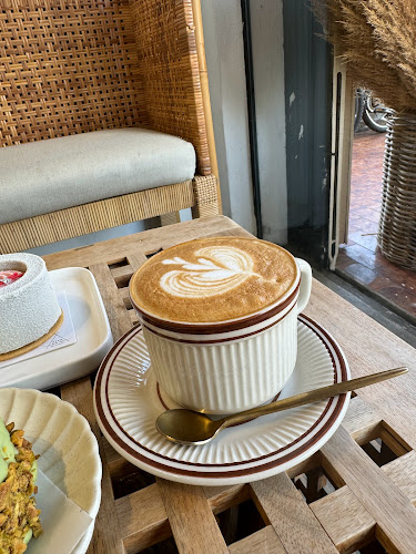 Utoo Boho Cafe & Patisserie - Gastronomi dan perhotelan