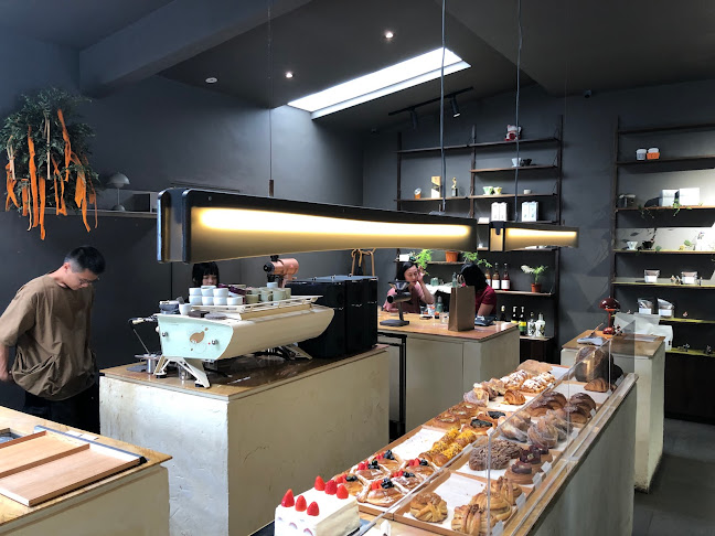 One Half - Gastronomi dan perhotelan