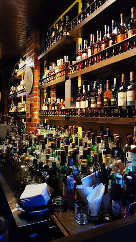 Sam's Plaza Damansara - Gastronomi dan perhotelan