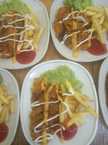 By : three sha kedai makan rm2.50 - Gastronomi dan perhotelan