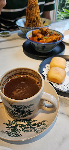 Madam Kok x Mama Thai - Gastronomi dan perhotelan