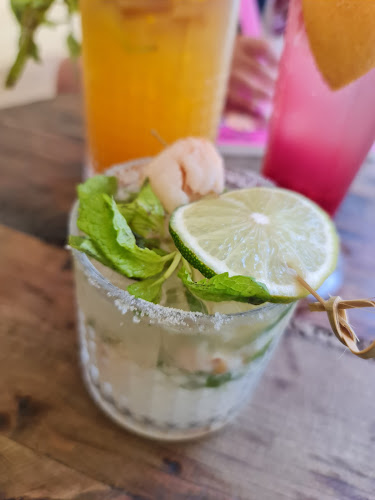 Fly Me To - Gastronomi dan perhotelan