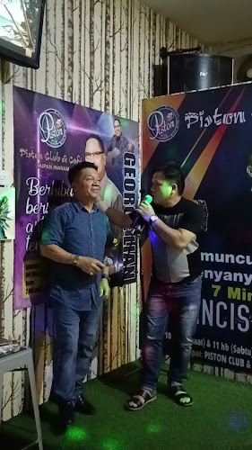 Comentarii opinii despre PISTON PUB AND KARAOKE