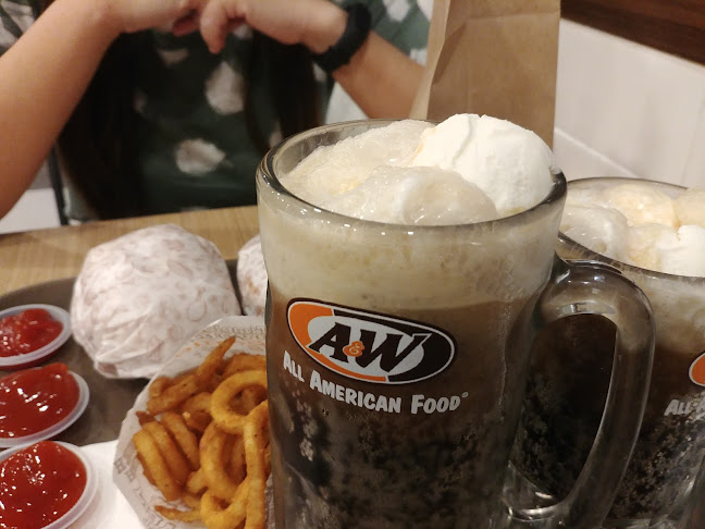 Opinii despre A&W 1st Avenue în George Town - Gastronomi dan perhotelan