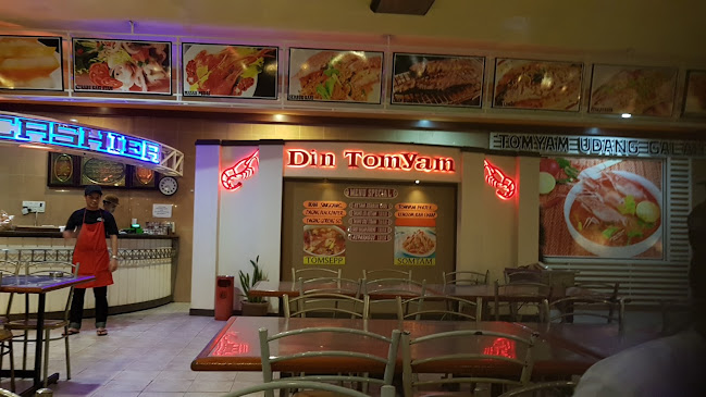 Din Tomyam - Gastronomi dan perhotelan