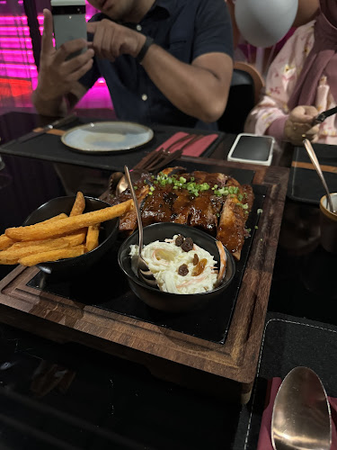 Savage Steakhouse - Gastronomi dan perhotelan