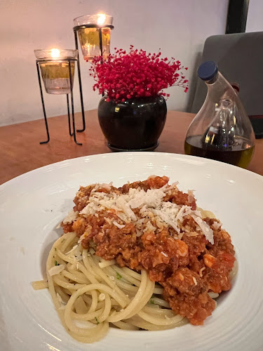 Sweetwater Mediterranean - Gastronomi dan perhotelan