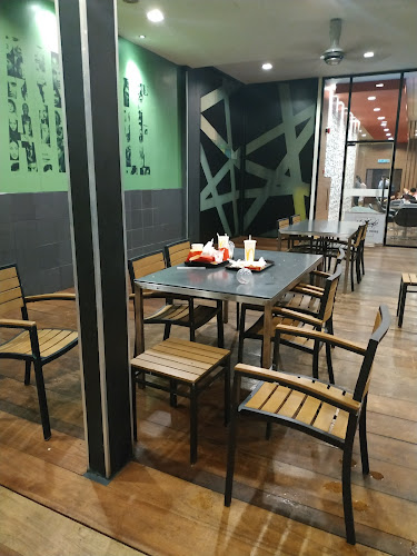 Comentarii opinii despre McDonald's Birch House DT