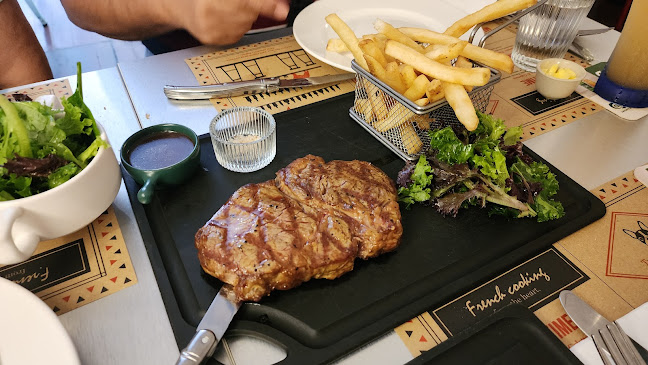 Kafe Bistro Two Frenchies