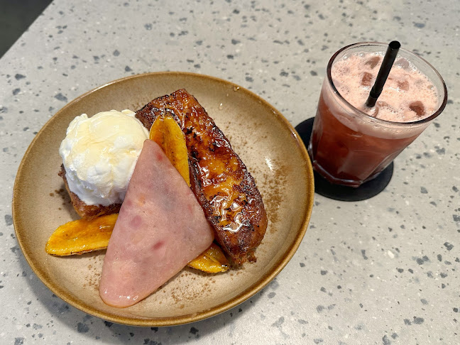 The Replacement - Lodge & Kitchen