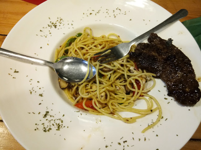 Kedai Makan Lot 5565, Jalan Pantai Sura, Kampung Sura Atas, 23000 Kuala Dungun, Terengganu