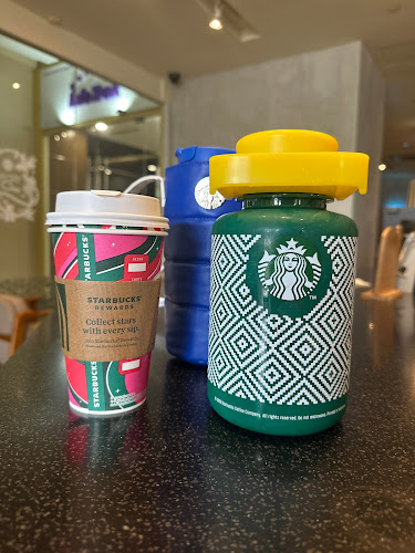 Comentarii opinii despre Starbucks Amcorp Tower