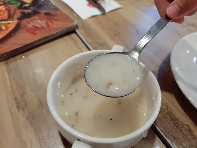 Pizza Hut TTDI - Gastronomi dan perhotelan