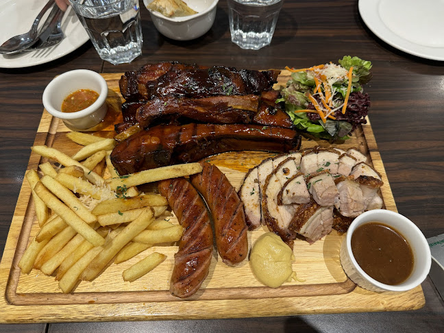 Dave's Bistro • Bar & Grill - Gastronomi dan perhotelan