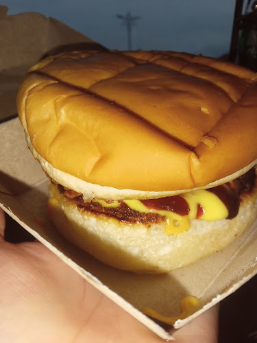 BURGER CRISPY JALAN SEKOLAH - Gastronomi dan perhotelan