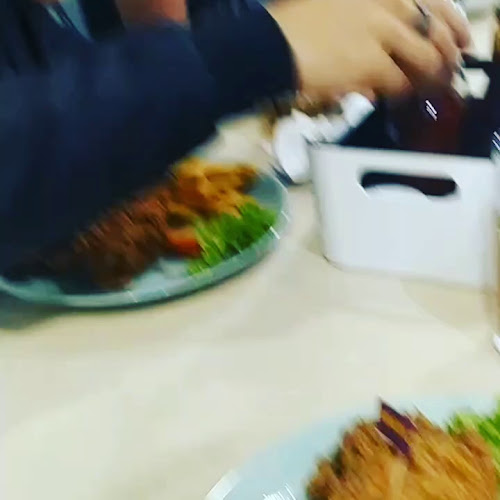 Comentarii opinii despre Nomms Pressure Fried Chicken