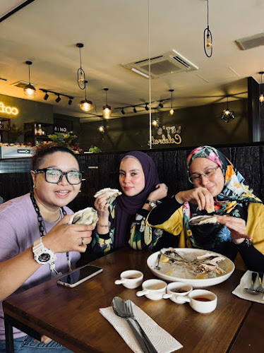 Comentarii opinii despre Celebrity Cafe