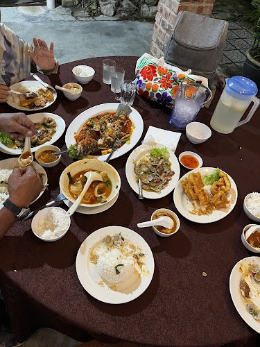 Damai Seafood Village - Gastronomi dan perhotelan