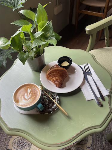 Fiftig Seofon - Gastronomi dan perhotelan