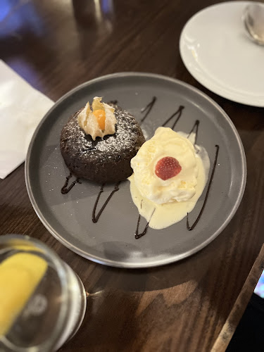 The Penthouse Restaurant & Winebar - Gastronomi dan perhotelan