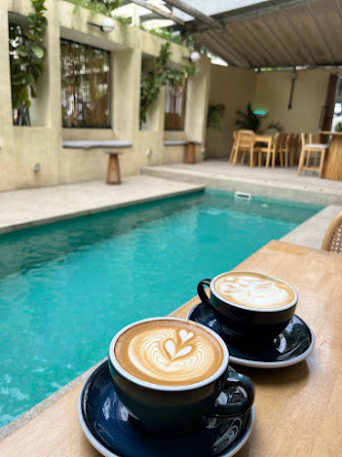 The Rabbit Hole - Gastronomi dan perhotelan