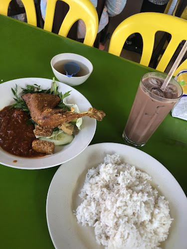 Opinii despre Ayam Penyet Mak Maya (warung mak ipah) în Kuala Lumpur - Gastronomi dan perhotelan