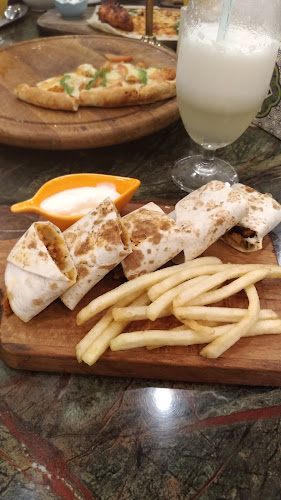 Comentarii opinii despre The Castle Restaurant