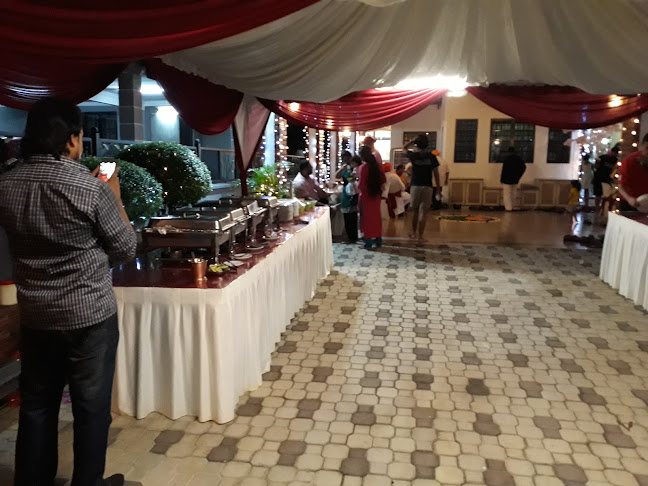 Restaurant D' Tandoori House - Gastronomi dan perhotelan