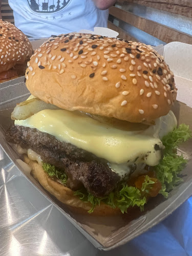 Big Bad Burg - Gastronomi dan perhotelan